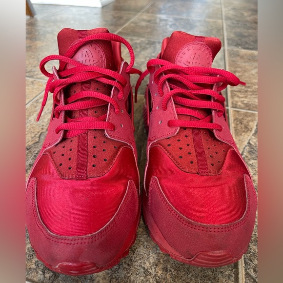 Nike Shoes - Nike Huarache- Red, Women’s Size 9.5